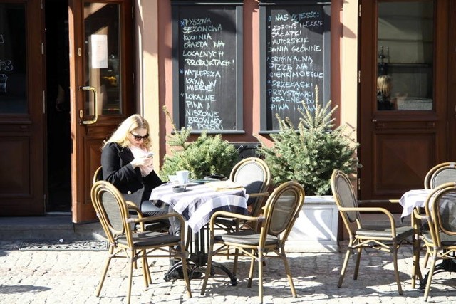 1 grosze za każdy metr kwadratowy zajętego pasa drogowe będą płacić restauratorzy za postawienie w najbliższym roku ogródka piwnego