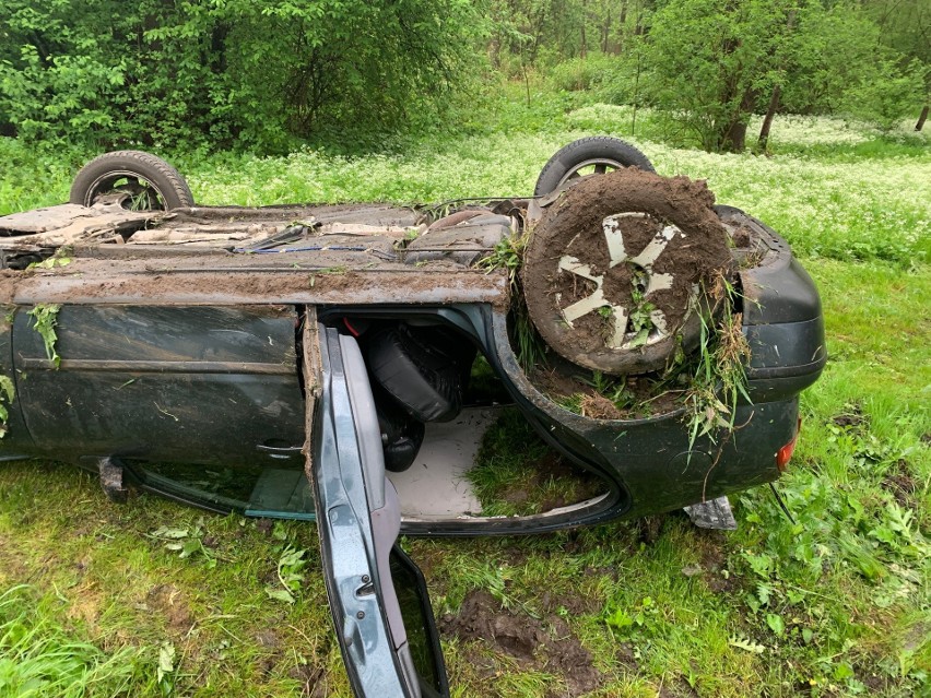 Do wypadku doszło w piątek na drodze wojewódzkiej nr 884 w...