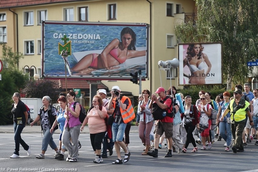 Wrocław: Wyruszyła piesza pielgrzymka na Jasną Górę (ZDJĘCIA)