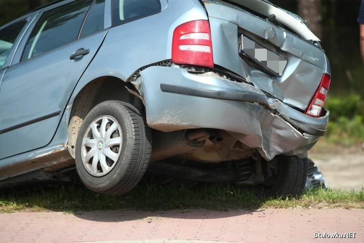 Stalowa Wola. Wypadek na ulicy Przyszowskiej. Pasażer skody został ranny (ZDJĘCIA)