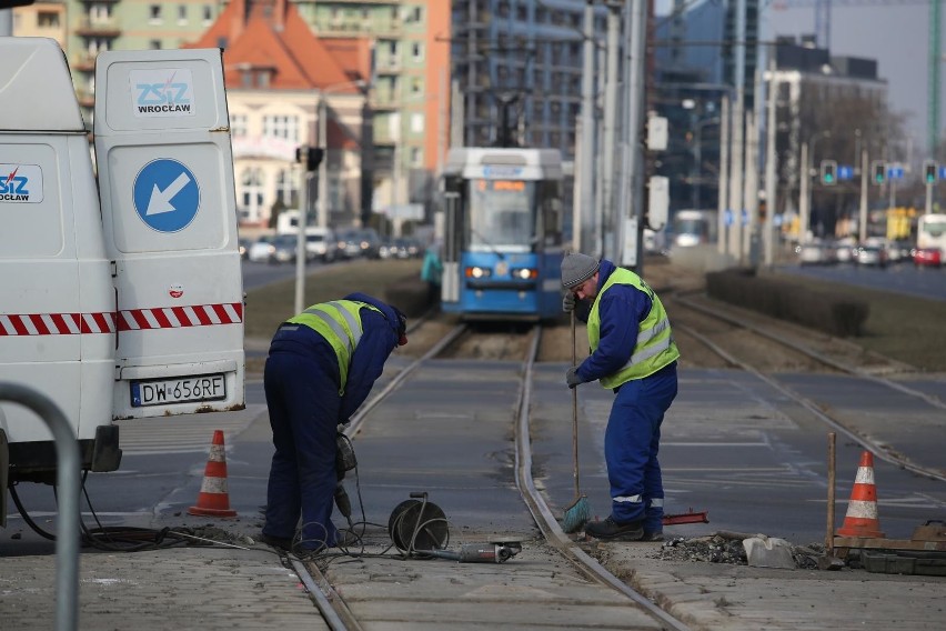 Tramwaj wykoleił się na placu Strzegomskim