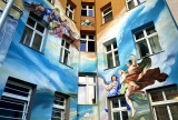 Neapol w centrum Wrocławia. Kolorowe podwórka na Nadodrzu zachwycają turystów. W planach kolejne murale