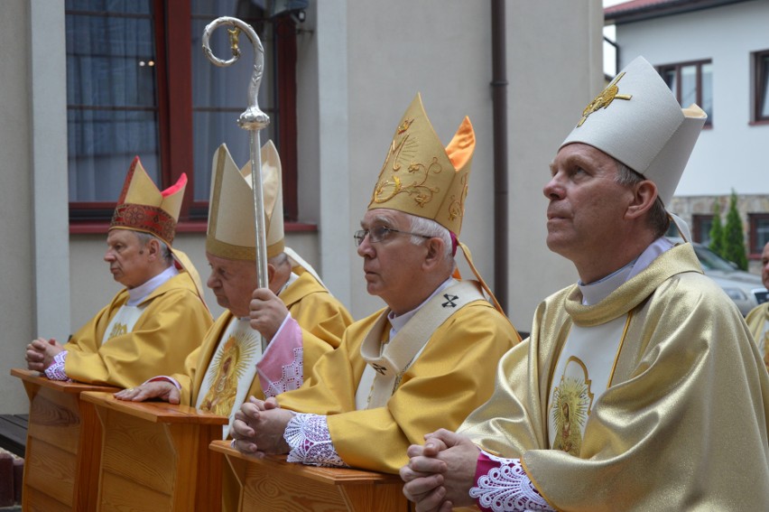 Wielkie uroczystości w skarżyskim sanktuarium w rocznicę koronacji. Przewodniczył kardynał Stanisław Dziwisz (DUŻO ZDJĘĆ, WIDEO)
