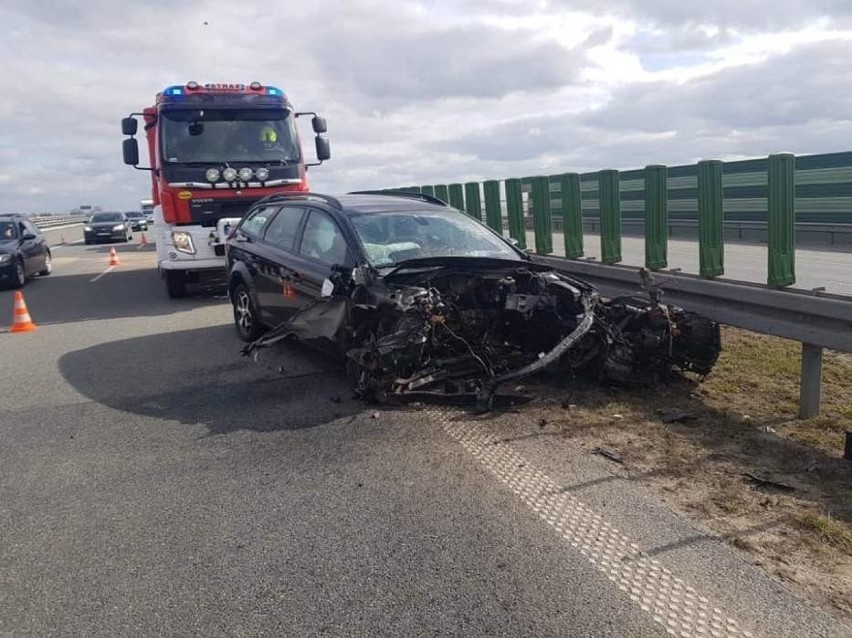 Groźny wypadek na S7 między Koszwałami a Cedrami Małymi 28.03.2021 r. Ranne dwie osoby
