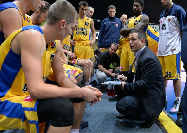 18.10.2014 gdynia polska liga koszykowki - tauron basket liga - mecz asseco gdynia - king wilki morskie szczecin na zdjeciu: david dedek - trener fot. przemyslaw swiderski