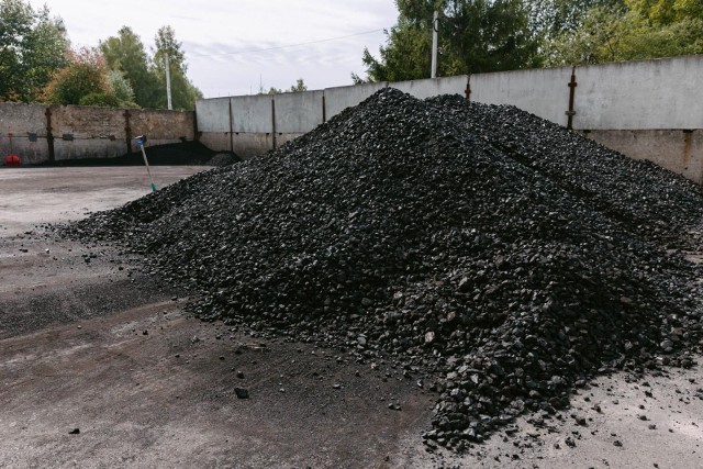 Podczas przesłuchania mężczyzna stwierdził, że węgiel wywiózł do swojego miejsca zamieszkania w województwie łódzkim.