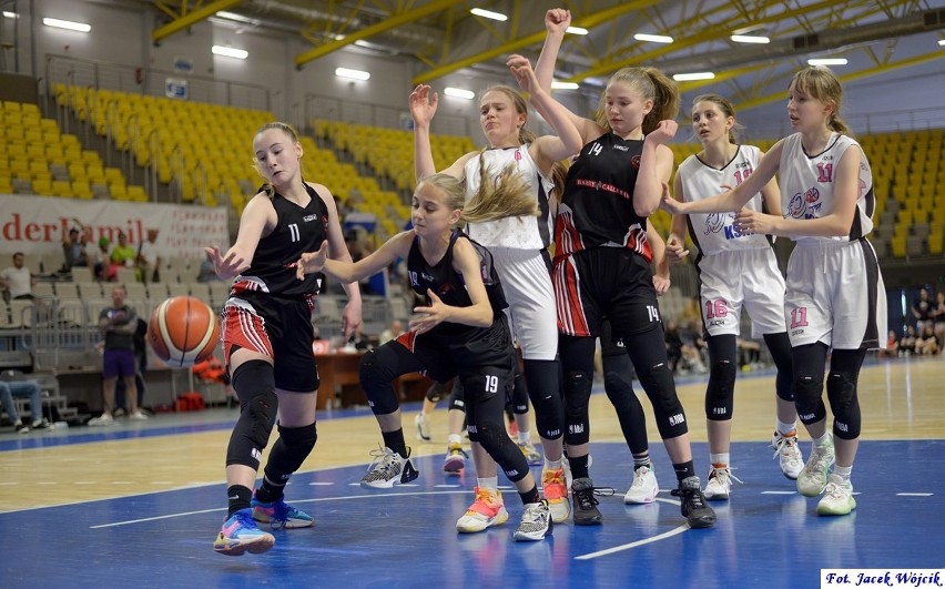 O trzecie miejsce zmierzyły się Basket 4Ever Ksawerów z KSKK...