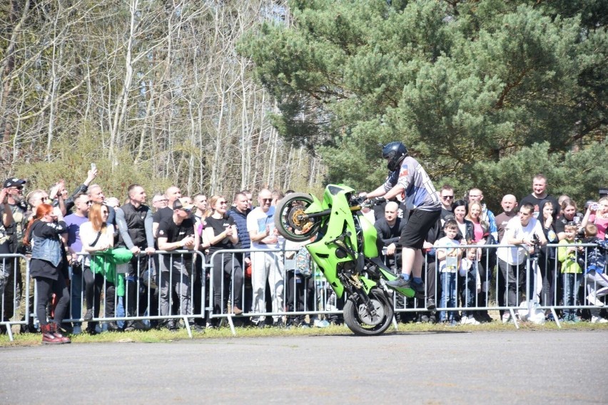 XVI Zlot Motocyklowy MKM Junak. Około tysiąca osób na motocyklach przejechało w paradzie z Sierakowa do Międzychodu