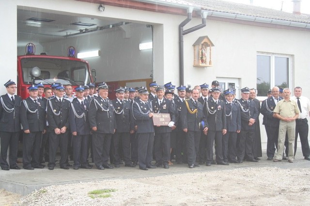 Strażacy z Unisławia, wspólnie z druhami z sąsiedniej wsi Grzybno, świętowali 90-lecie istnienia Ochotniczej Straży Pożarnej