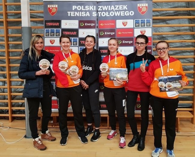 Cztery brązowe medale tenisistek stołowych Bronowianki Kraków w młodzieżowych mistrzostwach Polski
