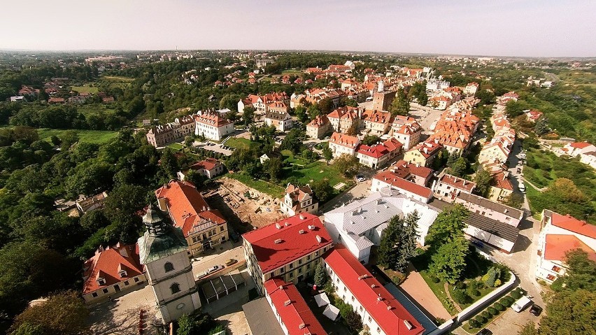 Sandomierz, określany przez niektórych „polskim Rzymem”,...