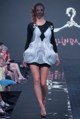 Międzynarodowe Targi Mody w Rzgowie. Pokaz kolekcji w 3D Melindy Looi [ZDJĘCIA]