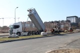 Dąbrowa Górnicza: nowy asfalt na al. Zagłębia Dąbrowskiego, rondo coraz bliżej. Zobaczcie zdjęcia z remontu 