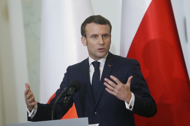 Polski premier jest skrajnie prawicowym antysemitą, który na dodatek walczy z osobami LGBT - powiedział Emmanuel Macron