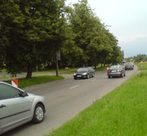 Pomiędzy ul.Chrobrego i Mieszka I są dwa parkingi. Skręcając...