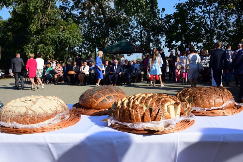 Dożynki gminne w Lubostroniu - wyróżnienia, dzielenie chlebem, część artystyczna [zdjęcia, wideo]