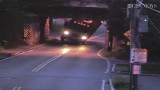 Westwood, Massachusetts. Ciężarówka uderzyła w wiadukt, naczepa spłonęła (wideo)