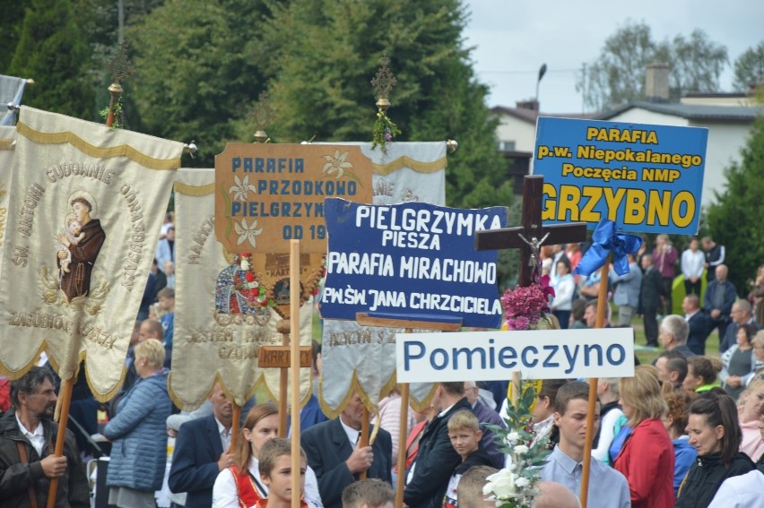 Tłumy wiernych przybyły na wrześniowy Odpust Narodzenia Najświętszej Maryi Panny w Sianowie. Zdjęcia