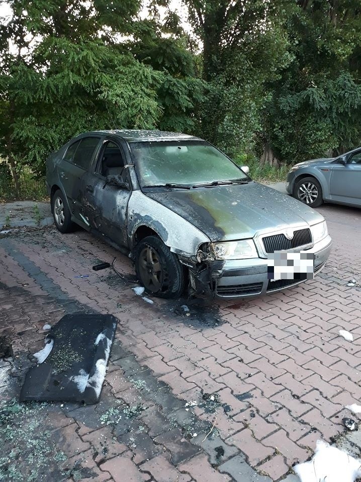 Kto podpala samochody na Podgórzu? Mieszkańcy żyją w strachu! [ZDJĘCIA]