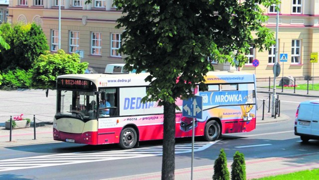 Autobus stalowowolskiej Miejskiej Komunikacji Samochodowej w centrum Niska.