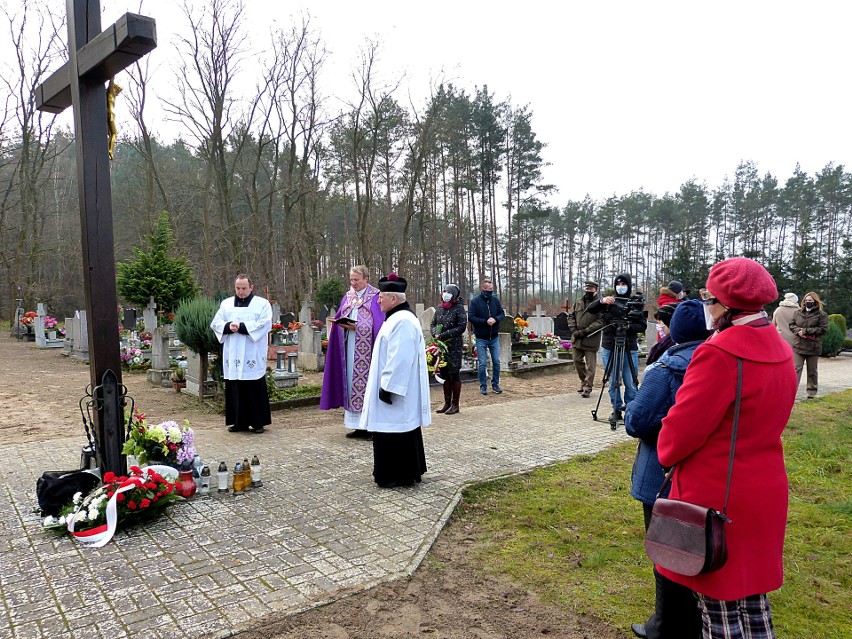 Uroczystość na cmentarzu w Silnej 02.12.2020