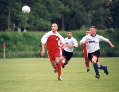 Słupscy kibice liczą, że piłkarz Gryfa 95 Dominik Brandt (pierwszy z lewej) odzyska szybkość i formę strzelecką w końcowej fazie czwartoligowych rozgrywek