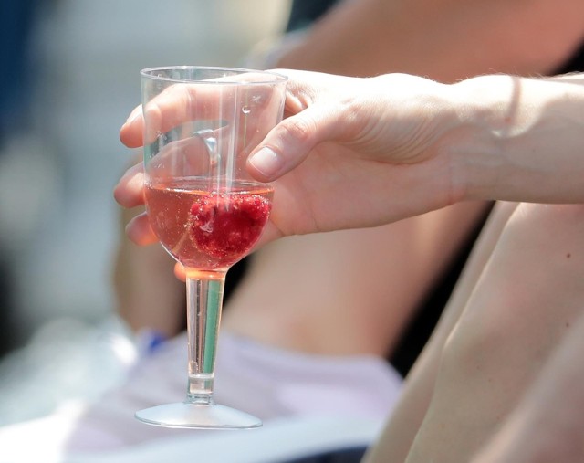 Szacuje się, że w Polsce jest przynajmniej 1,5 mln kobiet uzależnionych od alkoholu.