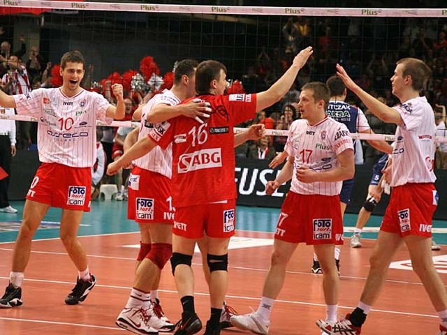 Resovia pokonala ZakseAsseco Resovia pokonala na swoim boisku siatkarzy Zaksy Kedzierzyn-KoLle 3:1.