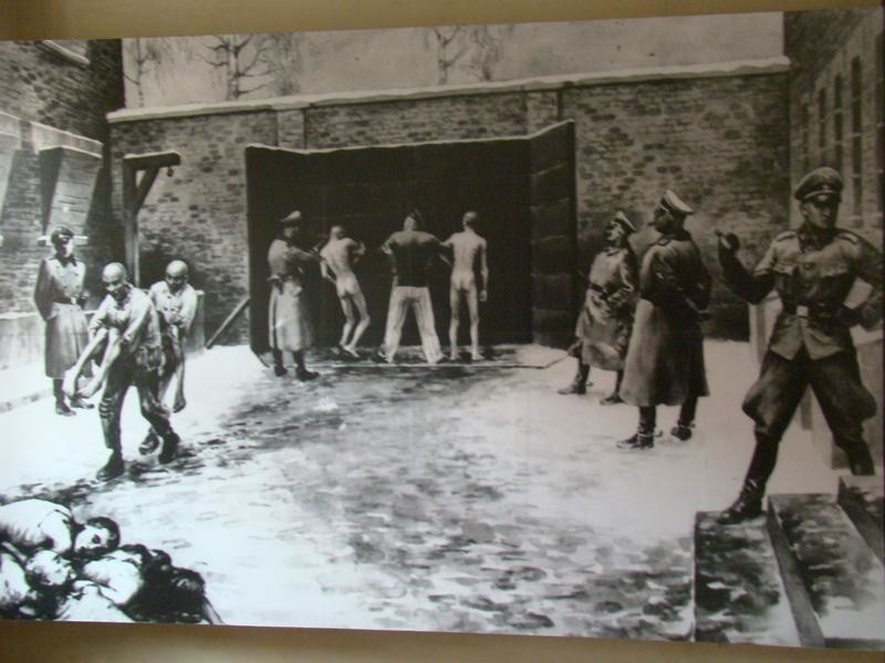 Obraz egzekucji pod ścianą śmierci byłego więźnia KL...