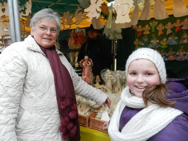 Janina Jankowska (z prawej) na jarmark wybrała się z babcią Aliną. Obie panie są zdania, że jarmark to dobry pomysł.