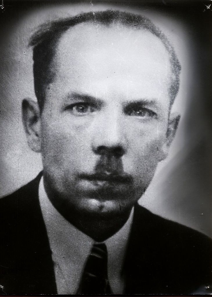 Jan Smoleń (1901 – 1945) – polski pedagog, śląski kurator...
