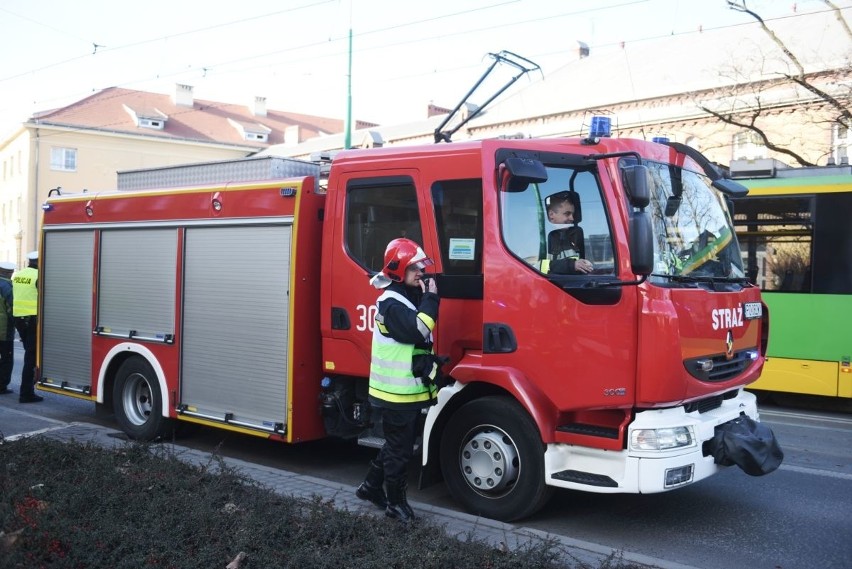 Około godz. 14 przy skrzyżowaniu z ul. Święcickiego samochód...