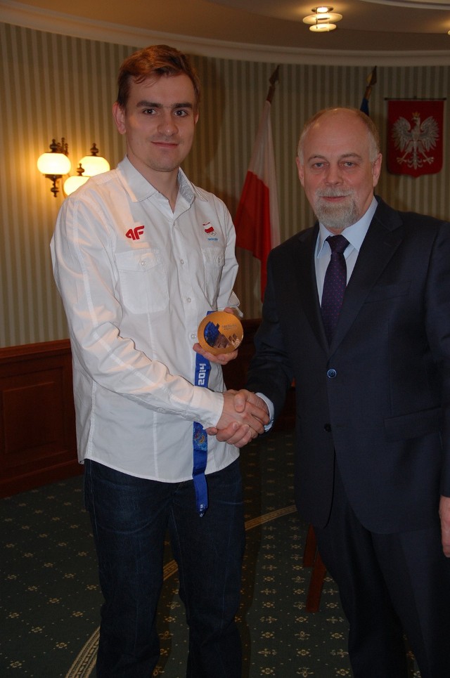 Piotr Florek złożył gratulacje Janowi Szymańskiemu tuż po zdobyciu przez niego brązowego medalu igrzysk w Soczi