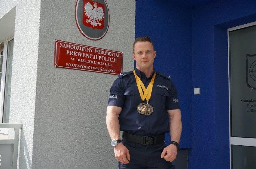 Policjant z Bielska mistrzem Polski i rekordzistą świata w wyciskaniu sztangi [ZDJĘCIA]