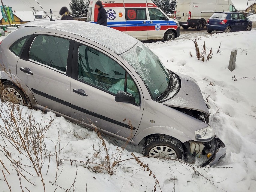 Wypadek w Chełmcu, Brzeznej i Wielogłowach. Wciąż utrzymują się złe warunki na drogach [ZDJĘCIA]