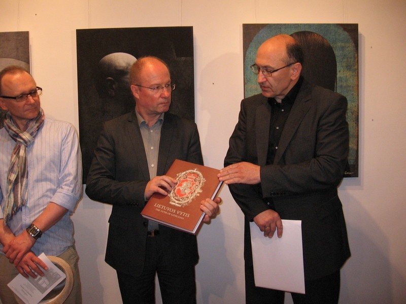 Profesorowie Audrius Klimas( z lewej)  i Jonas  Audejaitisa,...