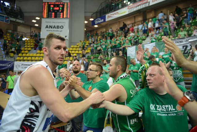 Przemysław Zamojski przez kolejne trzy sezony będzie reprezentował barwy Stelmetu BC Zielona Góra - ogłosił Janusz Jasiński, Przewodniczący Rady Nadzorczej Grono S.S.A. podczas Gali Mistrzów, która odbywa się na Zamku Joannitów w Łagowie.