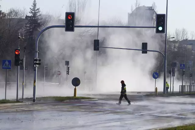 Warszawa: Awaria instalacji ciepłowniczej. Sztab kryzysowy. Są utrudnienia: Czerniakowska, Idzikowskiego i Powsińska nieprzejezdne