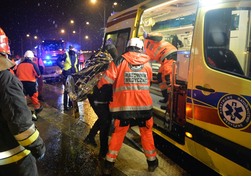 Wypadek autokaru na podkarpackim odcinku autostrady A4. GDDKiA: droga była mokra, postawimy dodatkowe znaki