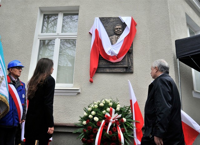 26.10.2013, Sopot, uroczyste odsłonięcie tablicy pamiątkowej poświęconej byłemu prezydentowi RP, śp. Lechowi Kaczyńskiemu