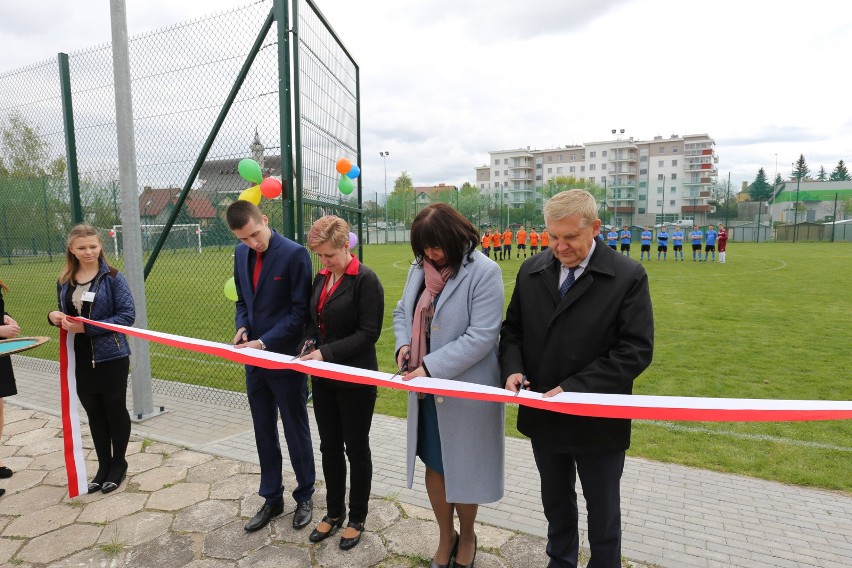 Otwarcie nowego boiska przy Zespole Szkół Zawodowych nr 5