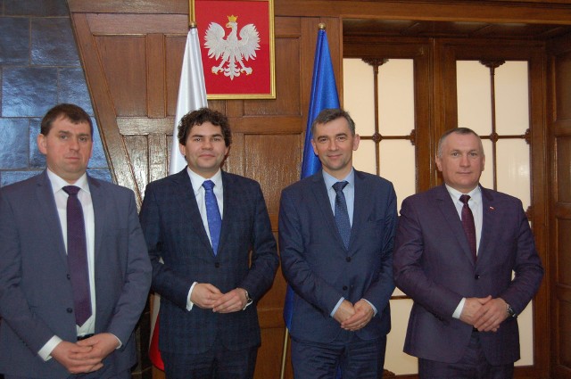 Samorządowcy ze Stalowej Woli z ambasadorem Andrzejem Przyłębskim (drugi z prawej)