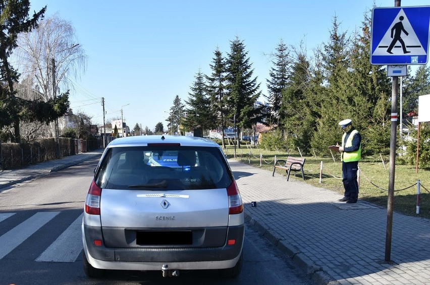 Potrącony na przejściu 73-latek zmarł w szpitalu