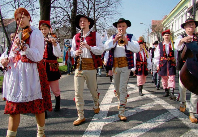 Po raz pierwszy ulicami w korowodzie szedł zespół "Andrychów"