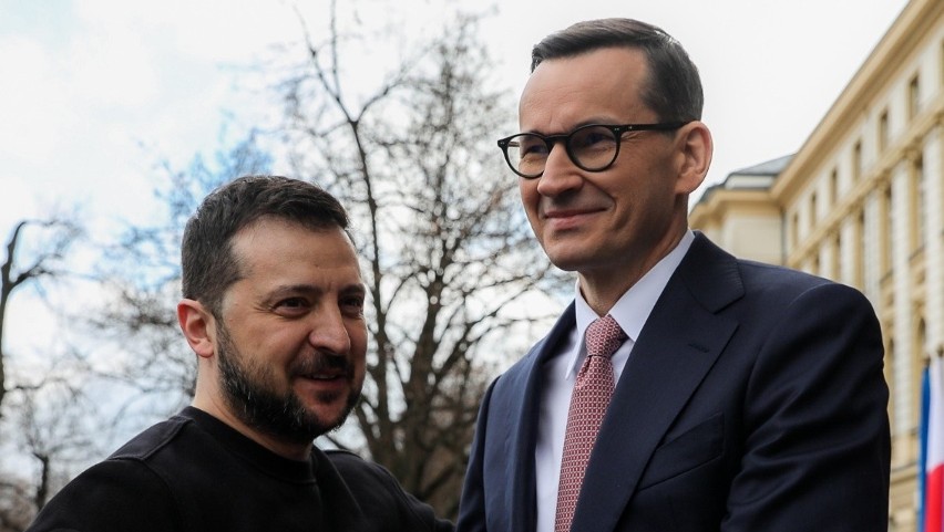 Po wizycie na placu Piłsudskiego premier Morawiecki i...