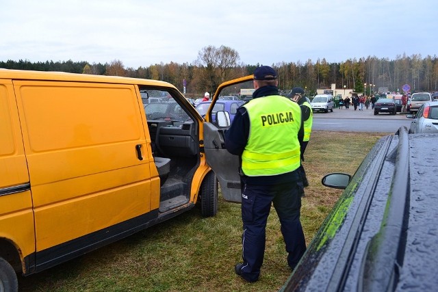 W ciągu czterech dni nad bezpieczeństwem podróżujących po drogach naszego regionu czuwało ponad 3000 policjantów.