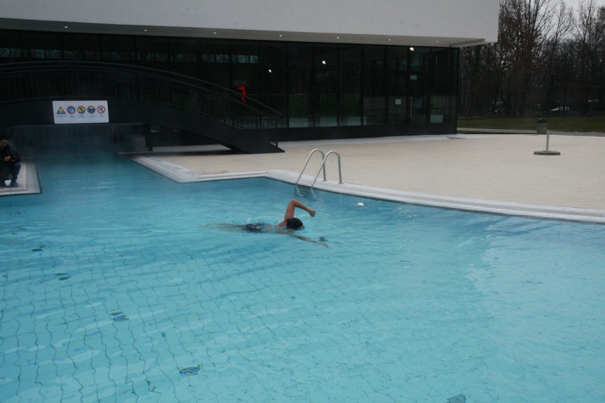 Całoroczny basen zewnętrzny w Aquaparku Fala