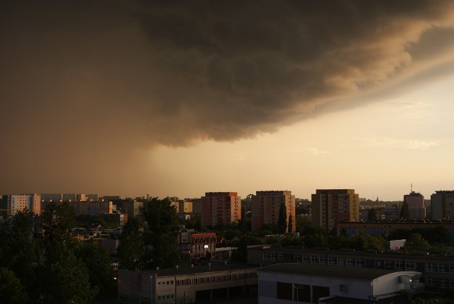 Nasz region "bombardują" fronty atmosferyczne, które narodziły się na Zatoką Genueńską. Tak będzie do połowy przyszłego tygodnia