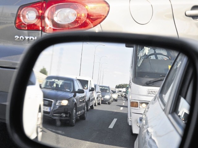 Ogromne korki na autostradzie A1 tworzyły się w każdy wakacyjny weekend. Kierowcy czekali i złorzeczyli, a prawniczka z Katowic złożyła pozew przeciwko zarządcy drogi. Teraz korków nie ma