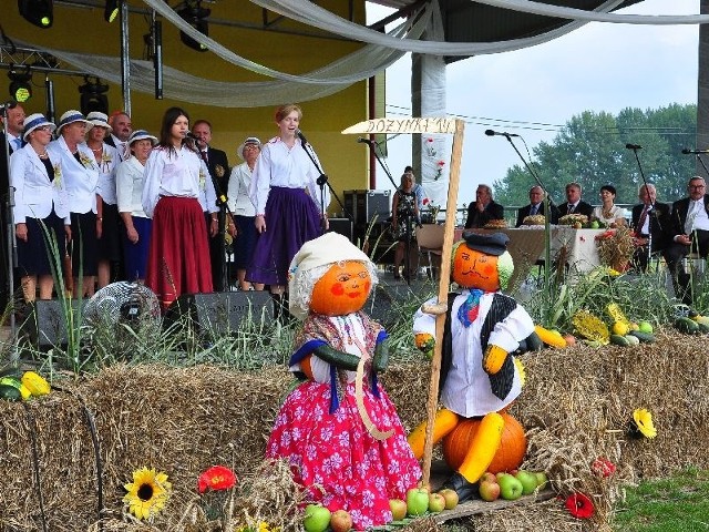 Tak swój wieniec dożynkowy ośpiewali przedstawiciele gminy Klimontów.